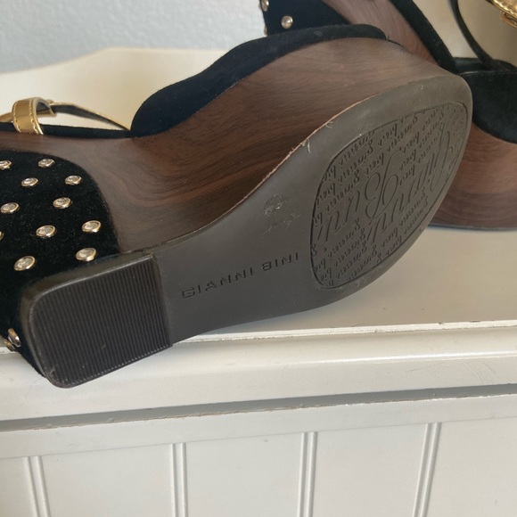 New Gianni Bini black suede wedge heels 8 - Picture 2 of 5